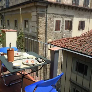 https://apartment-in-centre-of-florence-balcony-and-terrace-2.it-tuscanyhotel.com